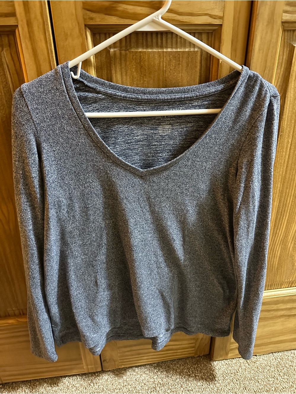 American Eagle Outfitters Heather Gray Long Sleeve V-Neck Top